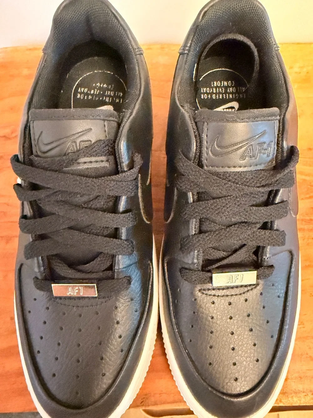 Nike smooth black